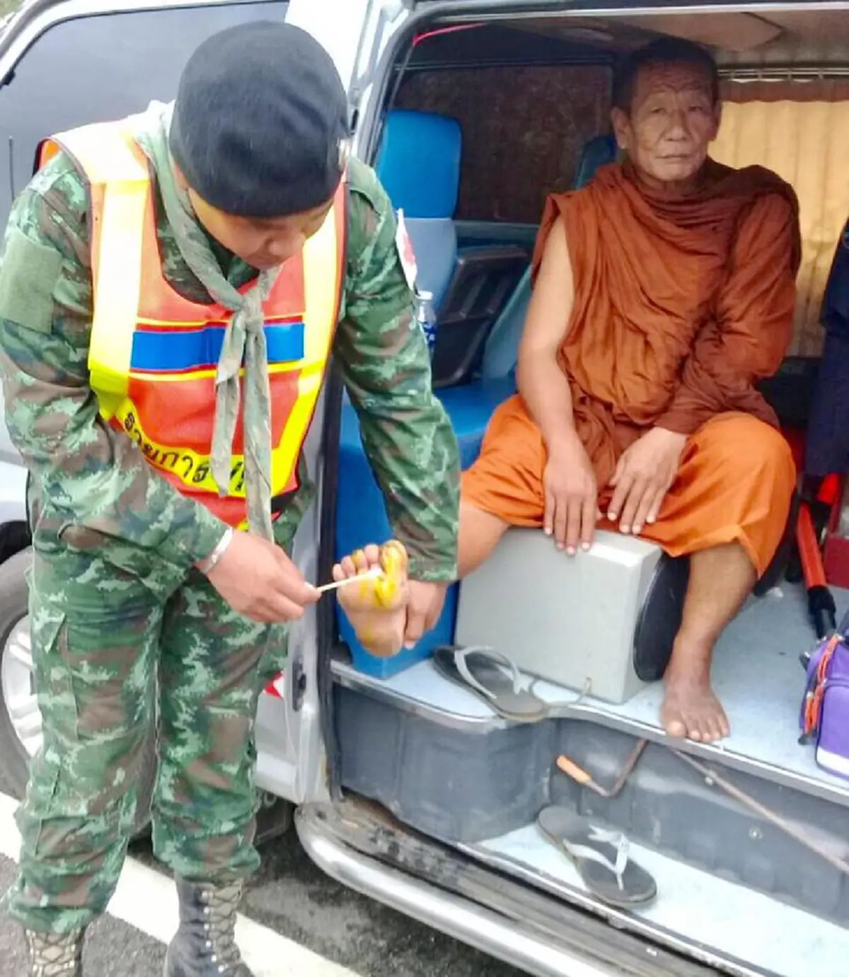 นี่ก็หน้าที่ทหาร!!! เห็นแล้วพูดได้คำเดียว"สาธุ" สมแล้วที่เป็น "ที่พึ่งของประชาชน" ทำได้ทุกอย่างจริงๆ (รายละเอียด+ภาพ)