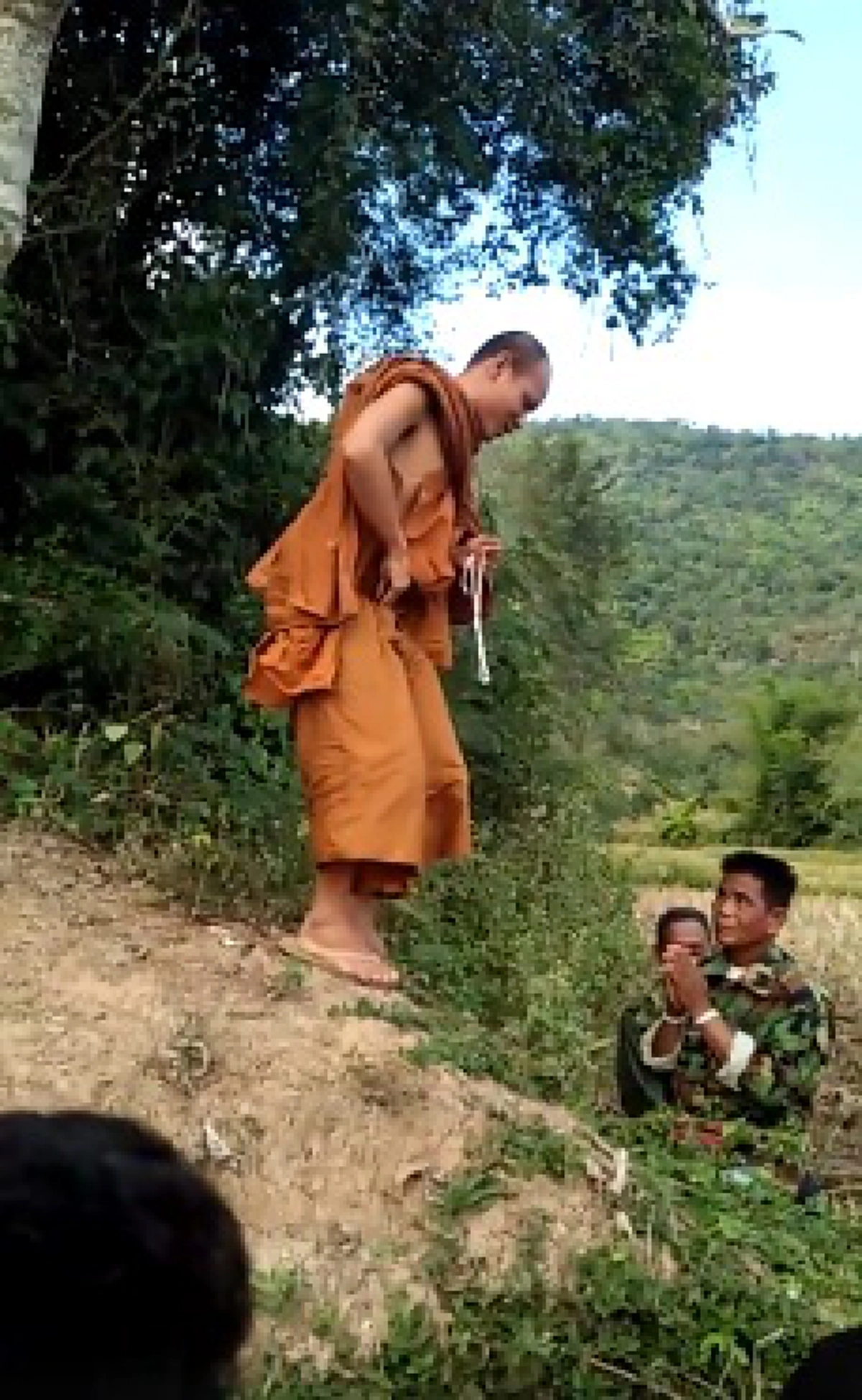 ฟังกันให้ชัด..จริงหรือมั่ว!!! เจอตัวแล้ว"ลุงเสา"ถูกว่าจ้างขับรถกระบะไปรับข้าวระยะทาง30 กม.แต่โดน"ผีบังตา"พาเข้าป่าสวนยางพาราก่อนชาวบ้านมาช่วยพากลับ บอกเป็นประสบการณ์ "สุดหลอน"