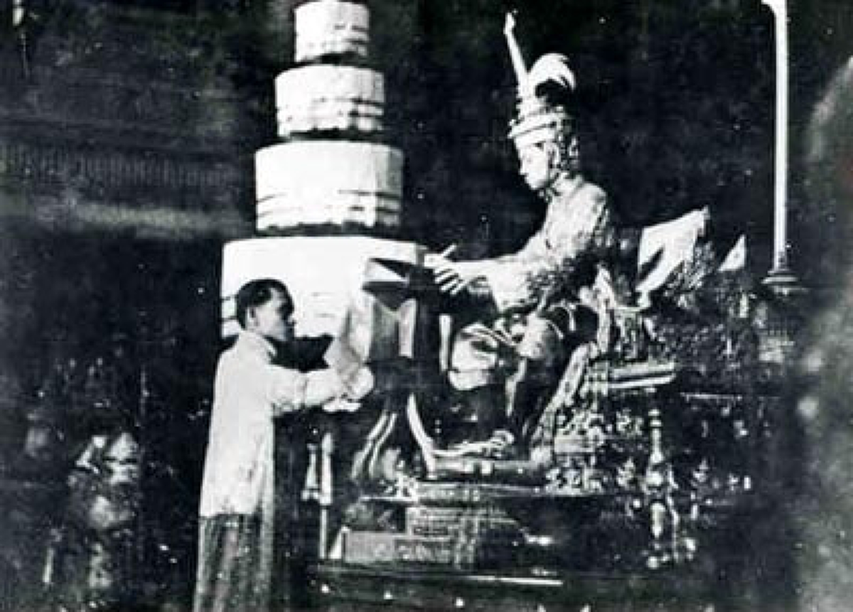 ประชาธิปไตยจอมปลอมของคณะราษฏ์!! เปิดพระราชบันทึก ร.7 ในวันเปลี่ยนแปลงการปกครอง 2475 กับความรู้สึกโทมนัสอย่างยิ่งเมื่อพระองค์ถูกใส่ร้ายป้ายสี