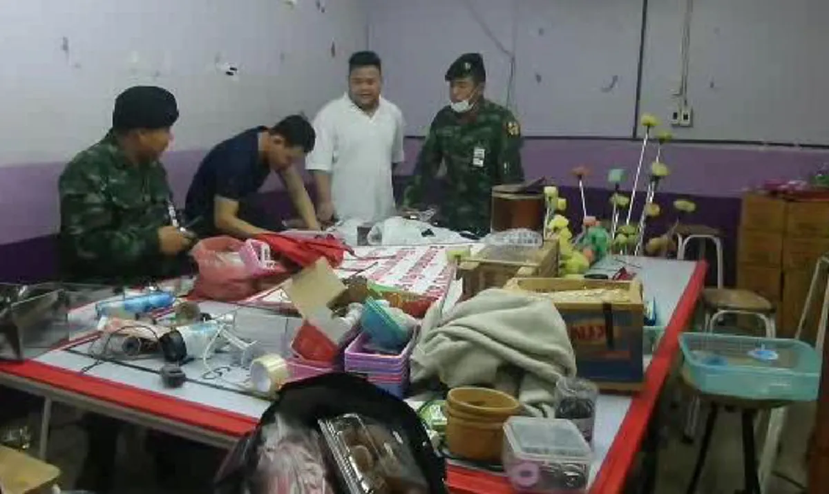 นี่ขนาดบ่นศก.ไม่ดีนะเนี่ย!! ทหารบุุุกบ่อนตลาดพลูหลังชาวบ้านร้องเรียนหนัก  รวบผีพนันพร้อมของกลางอื้อ!!?!!