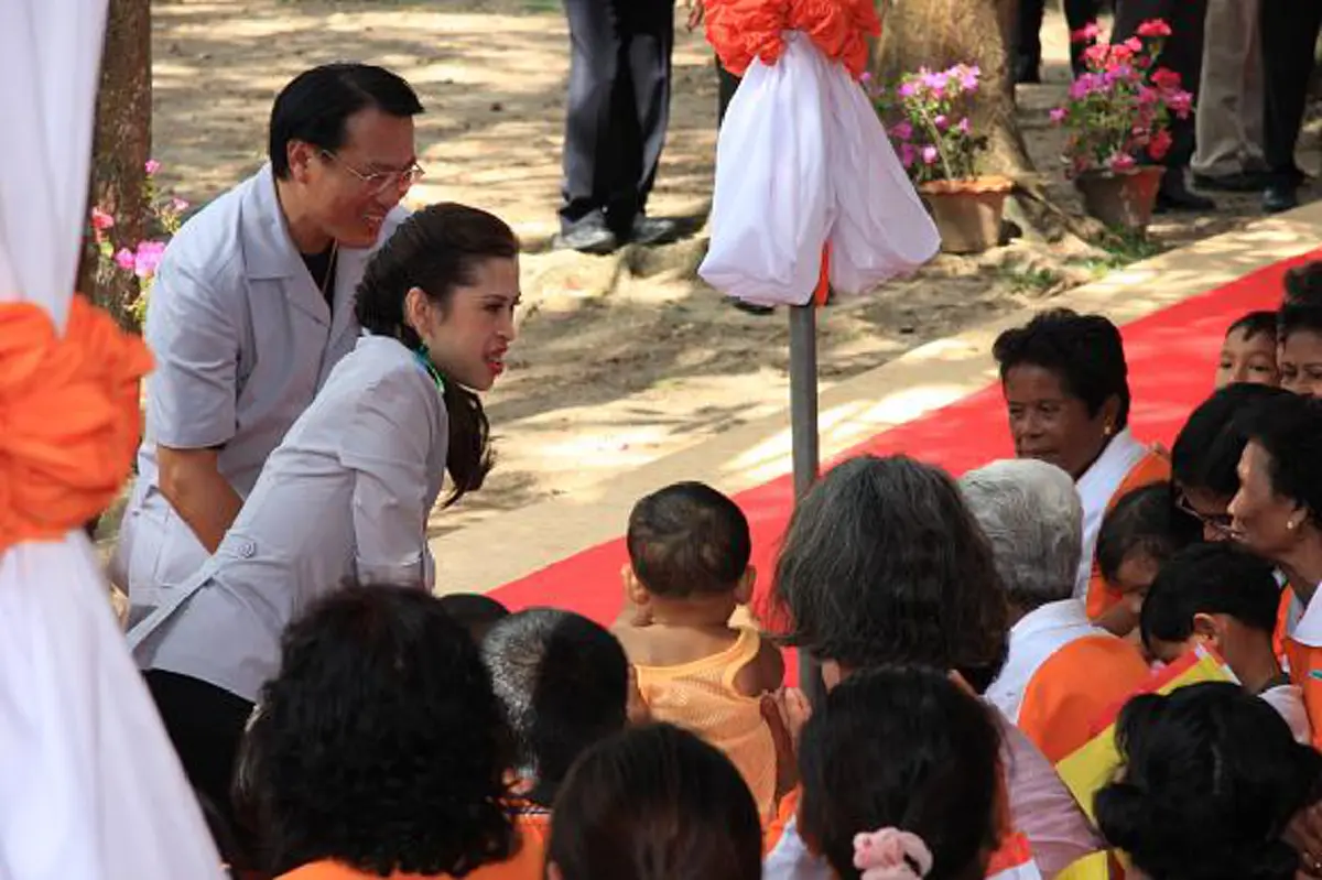 ฟังน้ำเสียงของพระองค์แล้ว ไม่อาจกลั้นน้ำตาไว้ได้..."ฟ้าหญิงจุฬาภรณ์ฯ" ทรงยกพระหัตถ์ไหว้ขอโทษราษฎร ที่เสด็จทรงเยี่ยมล่าช้าเนื่องจากทรงพระประชวร