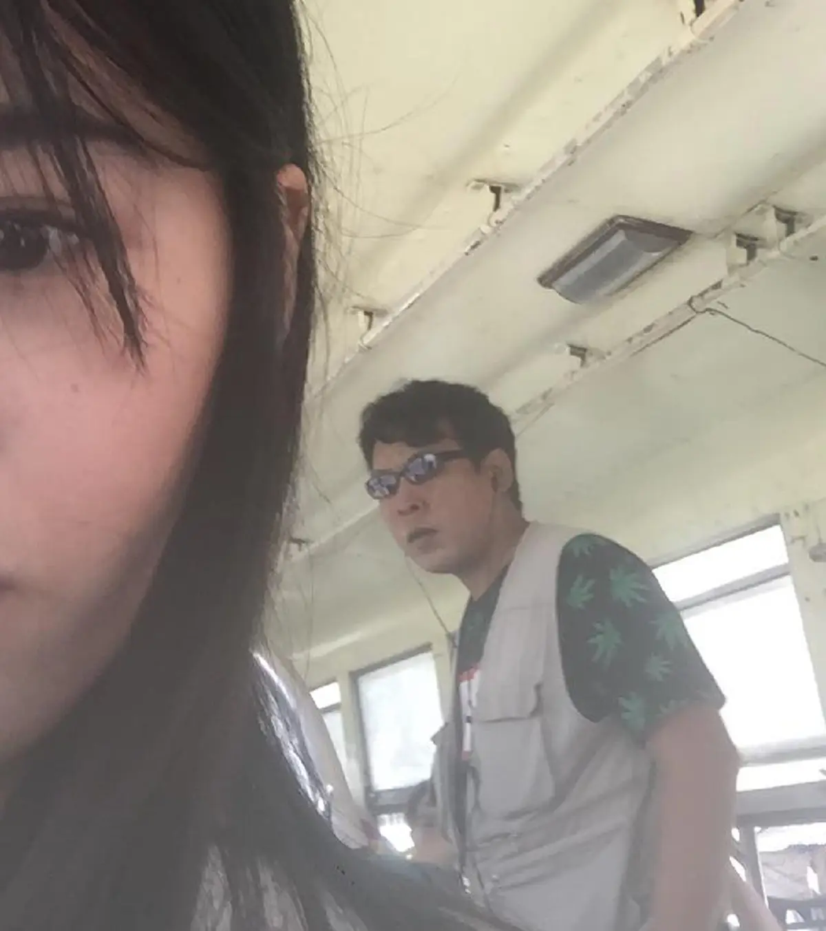 สุดทน!!! สาว โพสต์ประจาน เพื่อนบ้านโรคจิต รอหน้าบ้านแถมตามไปทุกที่นานนับปี (มีคลิป+ภาพ)