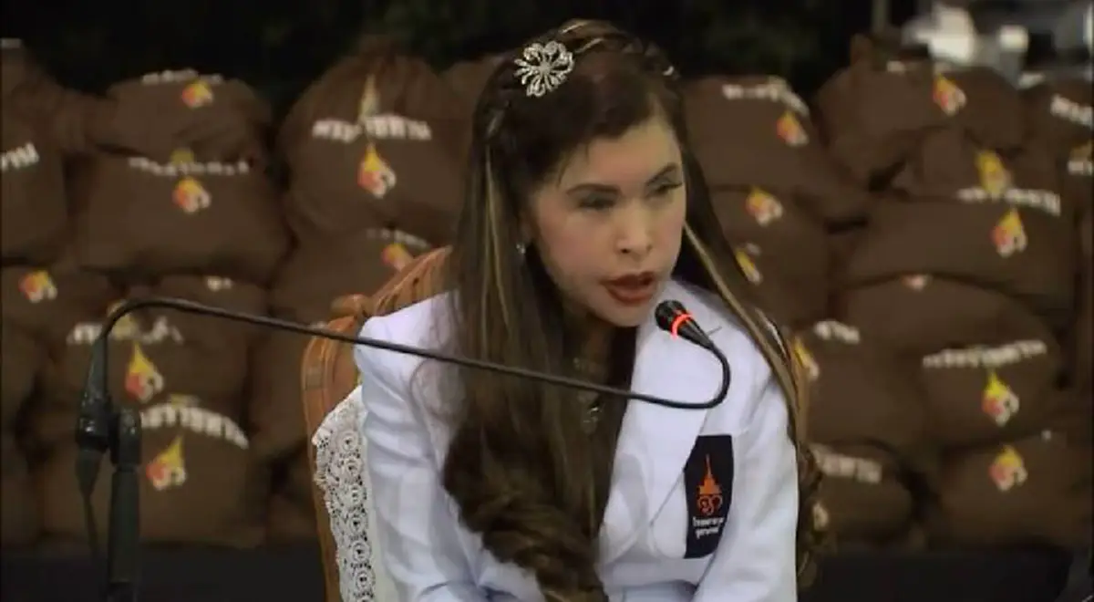 ฟังน้ำเสียงของพระองค์แล้ว ไม่อาจกลั้นน้ำตาไว้ได้..."ฟ้าหญิงจุฬาภรณ์ฯ" ทรงยกพระหัตถ์ไหว้ขอโทษราษฎร ที่เสด็จทรงเยี่ยมล่าช้าเนื่องจากทรงพระประชวร