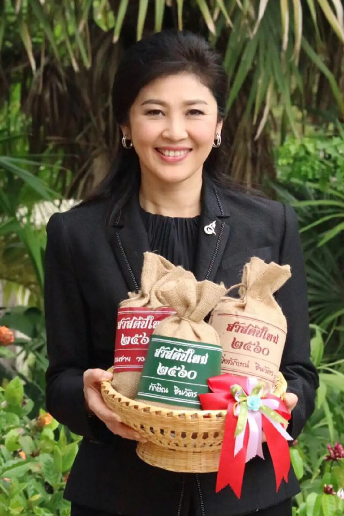 อวยกันเข้าไป !!! "ทักษิณ" อวยพรปีใหม่  มามุขช่วยชาวนา  ...พูดถึงความตั้งใจน้องสาว (รายละเอียด)