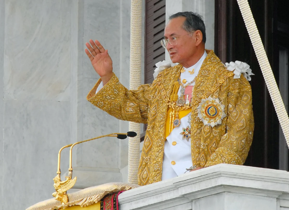 ร้อยวันน้อมรำลึกในพระมหากรุณาธิคุณในหลวงรัชกาลที่9ด้วยปฏิบัติบูชาตามรอยพระบาท