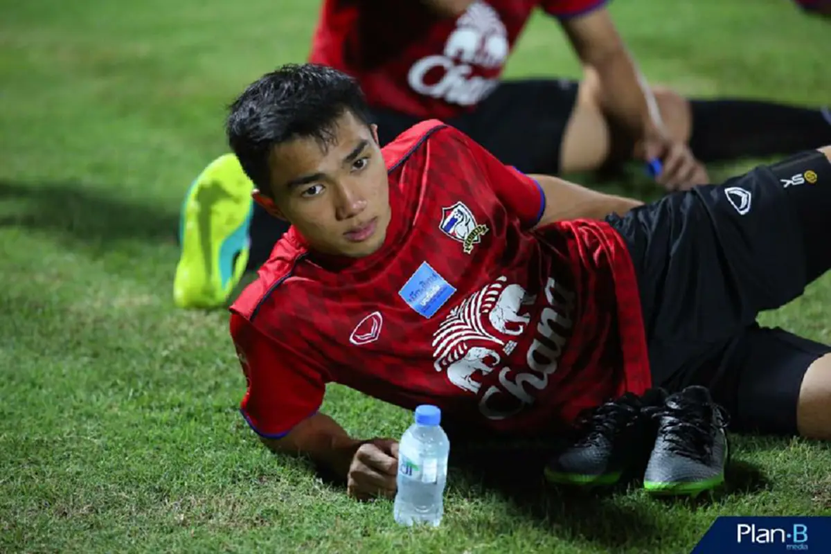 สุดยอด!!! 4 ปีที่แล้ว "เมสซี่เจ" ดาวรุ่งวัย 19 ปี กับจุดเริ่มต้นสู่การเป็นนักฟุตบอล ไม่น่าเชื่อเขาคิดได้ถึงขนาดนี้ (ชมคลิป)