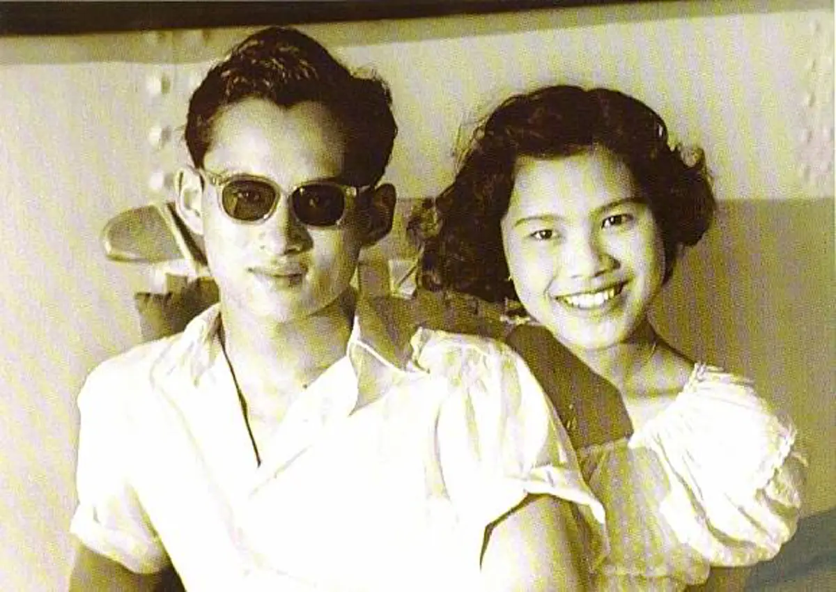 2 พระองค์ ทรงเป็นแบบอย่างการเริ่มต้นสร้างครอบครัว แม้งาน ราชาภิเษกสมรสพระราชพิธีที่เรียบง่ายแทบจะเรียกได้ว่า สิ้นเปลืองน้อยที่สุดในโลก