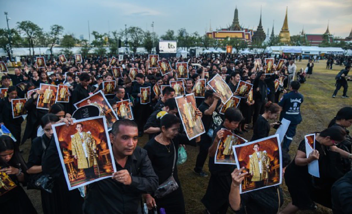 จะครบ100วันแล้วที่พระองค์ท่านจากเราไป....คนไทยพร้อมสืบสานพระราชปณิธาน ในหลวง ร.9