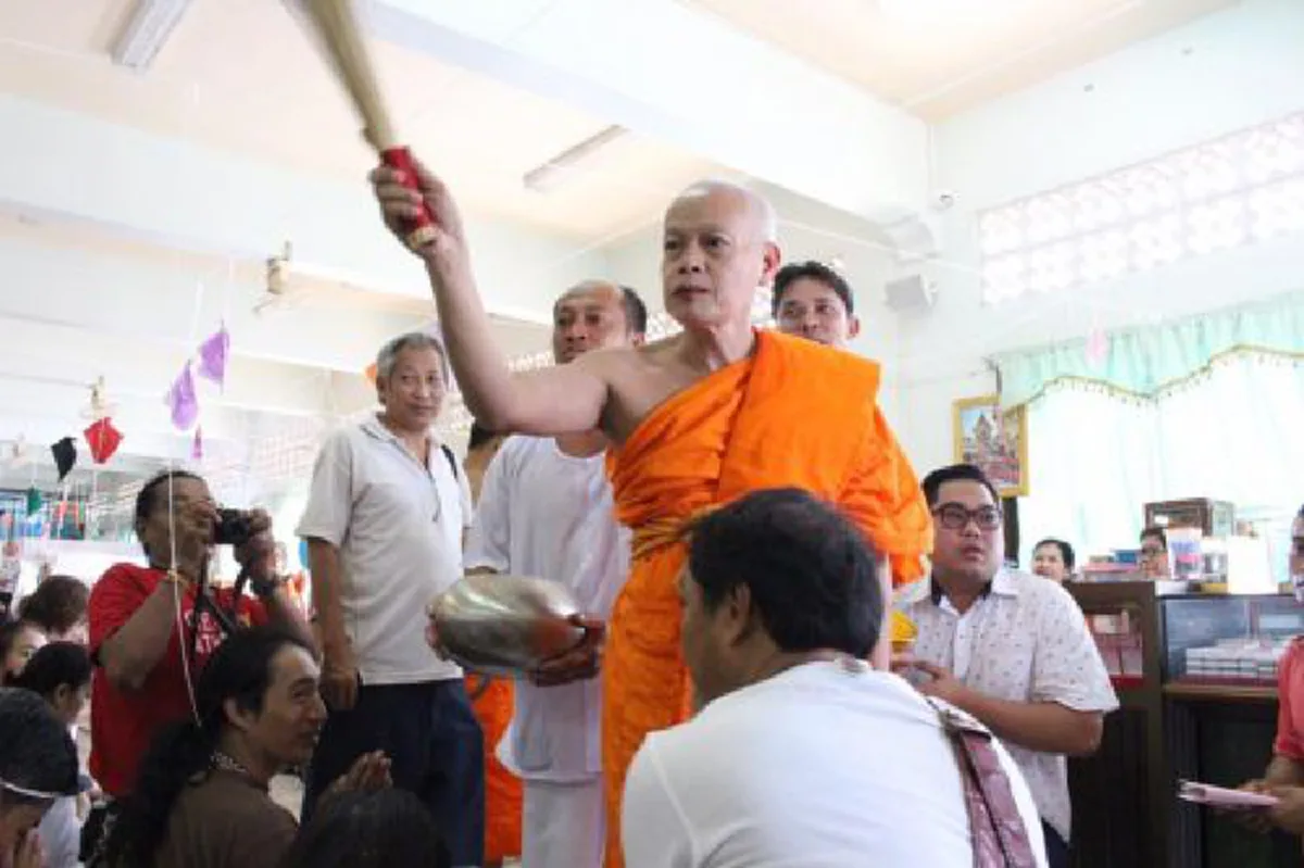 วัดแสงธรรมบุรารามนิมนต์ 12 ยอดเกจิ ร่วมพิธีพุทธาภิเษกหลวงปู่ทวด!! คาราวานรถนับร้อยร่วมทำบุญแม่ย่านาง...ให้เดินทางปลอดภัย-เจรจาราบรื่น!!