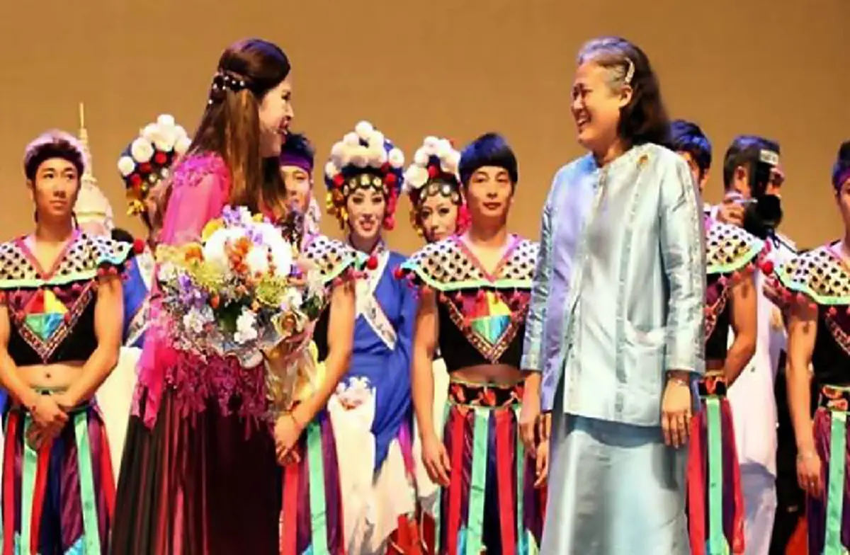 ท่านสนพระทัยแค่เรื่องงาน.. "ฟ้าหญิงจุฬาภรณ์ฯ" ตรัสถึง "สมเด็จพระเทพฯ" กับนิสัยความต่างทั้ง 2พระองค์