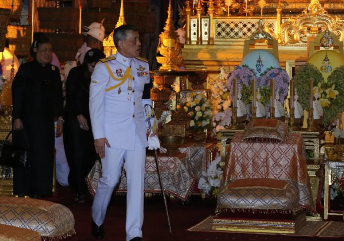 พสกนิกรซาบซึ้ง!! "ฟ้าหญิงจุฬาภรณ์" ทรงโอบกอดพระเชษฐา เผยสายสัมพันธ์แสนอบอุ่น
