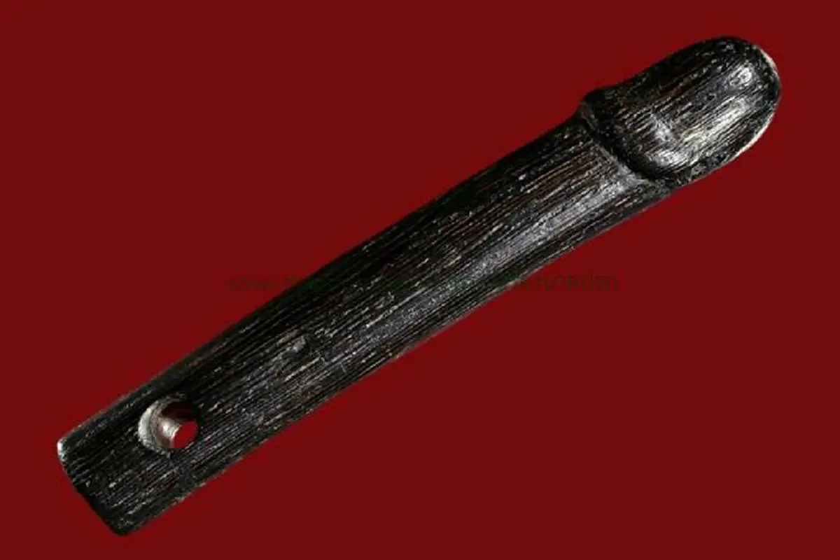 ตำนานเล่าขานปาฏิหาริย์ ปลัดขิก "หลวงพ่ออี๋ วัดสัตหีบ" ป้องกันเขี้ยวงาสารพัด ปัดเสนียดจัญไร โรคภัยไม่เบียดเบียน!