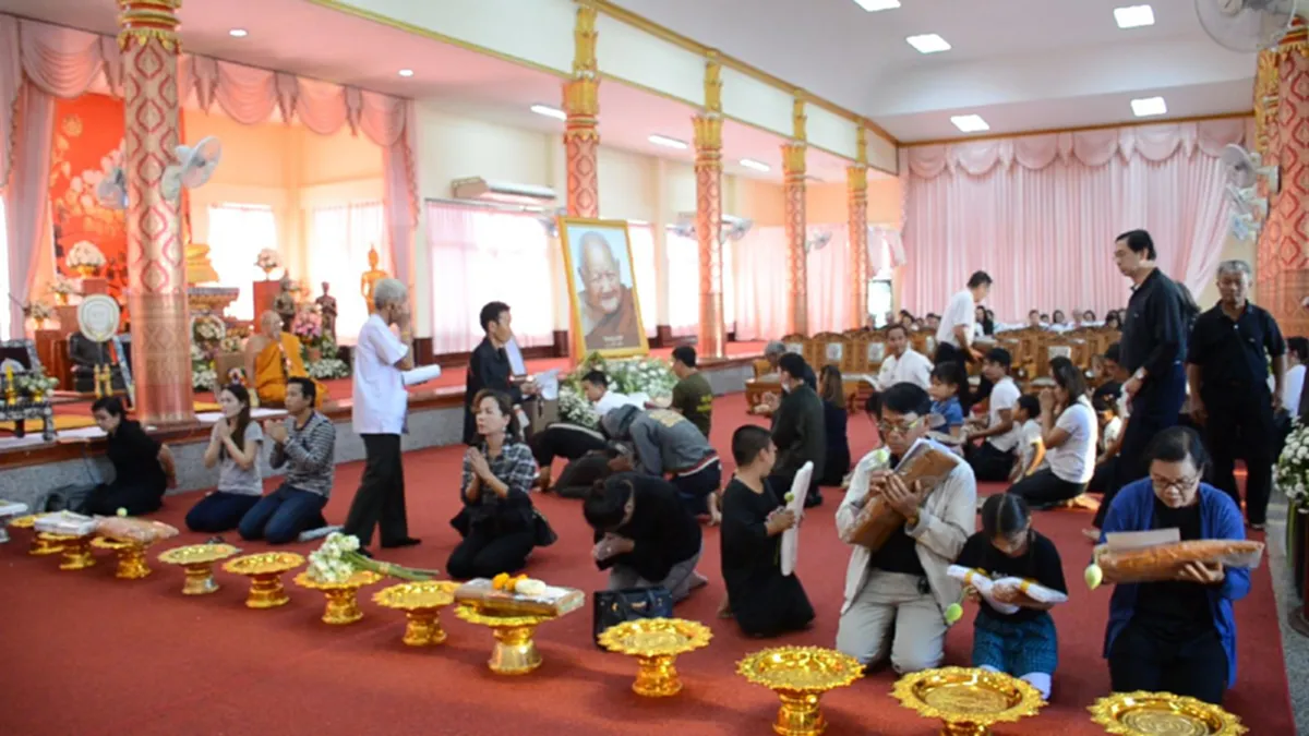 ด้วยแรงศรัทธา!! คลื่นมหาชนแห่กราบสังขาร "หลวงปู่จันทร์ศรี" เนืองแน่น จ่อเปิดให้ปชช.เป็นเจ้าภาพสวดอภิธรรม!!