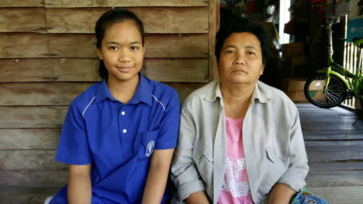 เจาะลึกสุดExclusiveเปลือยชีวิต"น้องสา สาวม.6" ที่กลายเป็นหัวหน้าครอบครัวหลังพ่อตายแม่เป็นใบ้ฝันอยากเป็นคนรู้กฏหมายจะได้ไม่ถูกเอาเปรียบ(คลิป)
