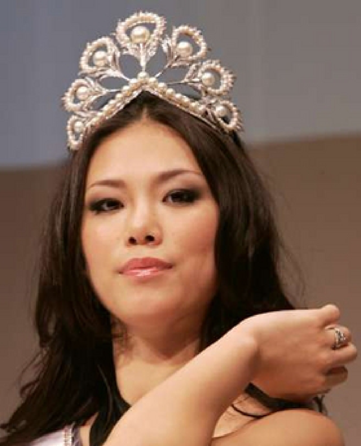 ไม่ได้จินตนาการ หรือคิดไปเองใดๆทั้งสิ้น!!! มองตามจริง ไทยแลนด์อาจได้มงที่ 3 ของประเทศก็ได้ เมื่อ1ใน2คณะกรรมการ เป็นอดีตมิสยูนิเวิร์สคนนี ที่เทคะแนนให้