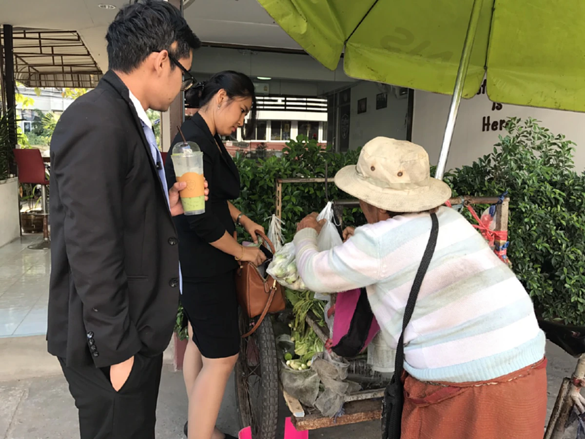 ช่วยกันแชร์ถึงผู้ใจบุญ!!!ยายวัย75ปีปั่นซาเล้งตระเวนขายผักสุขภาพไม่ดี รายได้มีแค่เบี้ยคนชราและขายผักไปวันๆ ไหนจะลูกไหนจะหลาน!!วอนสังคมเมตตา