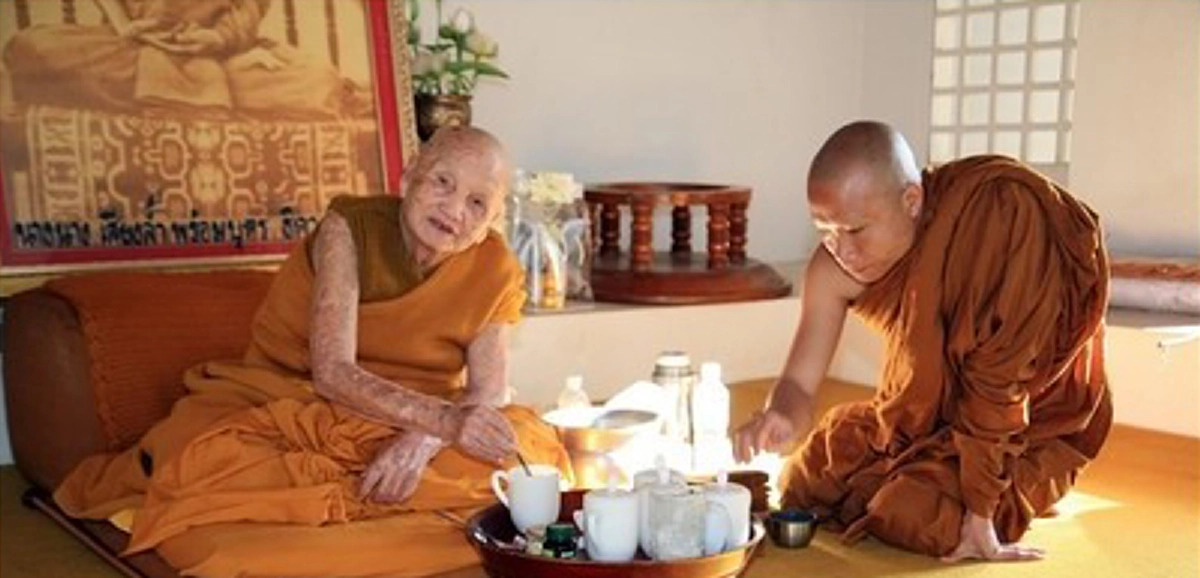 "ว่างจนไม่มีอะไรแล้ว ร้องทำไม ทำไมต้องร้อนด้วยล่ะ" หลวงปู่จามพิสูจน์ความว่างของพระต่างชาติให้รู้สึกตน