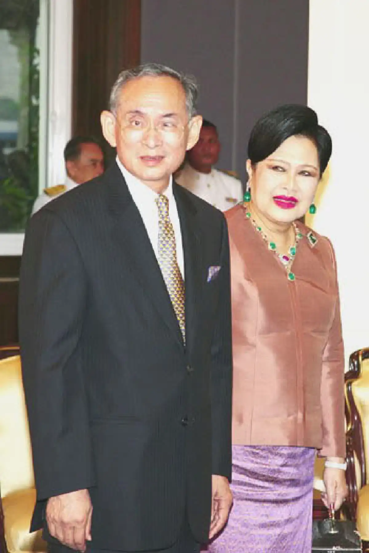 เก็บไว้ในวามทรงจำ.. พระอารมณ์ขัน "ในหลวง ร.9" กับที่มาของดอกไม้ป่าชื่อ "สิริฉงน" ที่อ่านแล้วอยากย้อนเวลากลับคืน!!