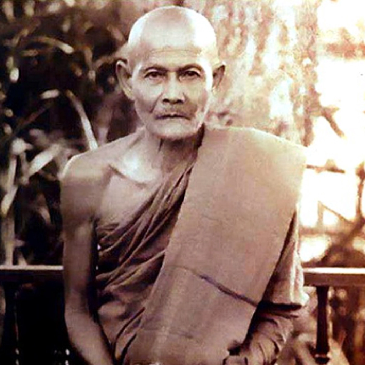 "หลวงปู่ชอบ ฐานสโม" อริยสงฆ์ที่กล่าวขานว่าเป็นอรหันต์ เมตตาเล่าเรื่องขณะเข้าญาณแล้วระลึกชาติ