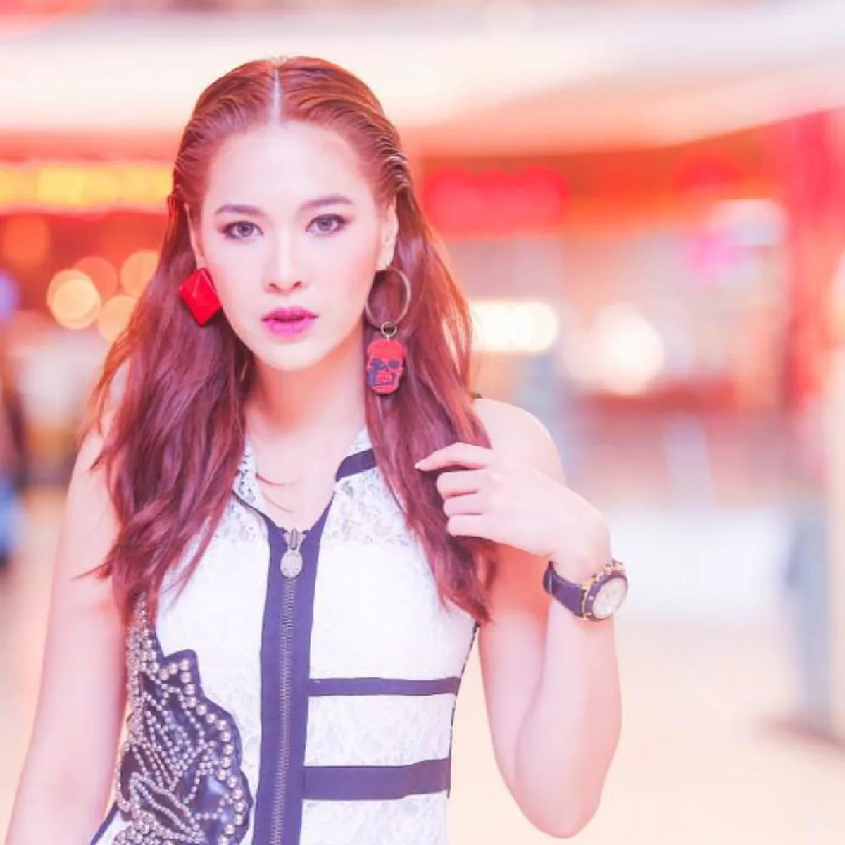 ลือกันให้แซด!!! ว่ากันว่า พระเอกไม้เลื้อย "ชาคริต" แอบย่องควง "ดาราสาว" คนนี้ ขึ้นดินเนอร์บนดาดฟ้าโรงแรมหรู ???
