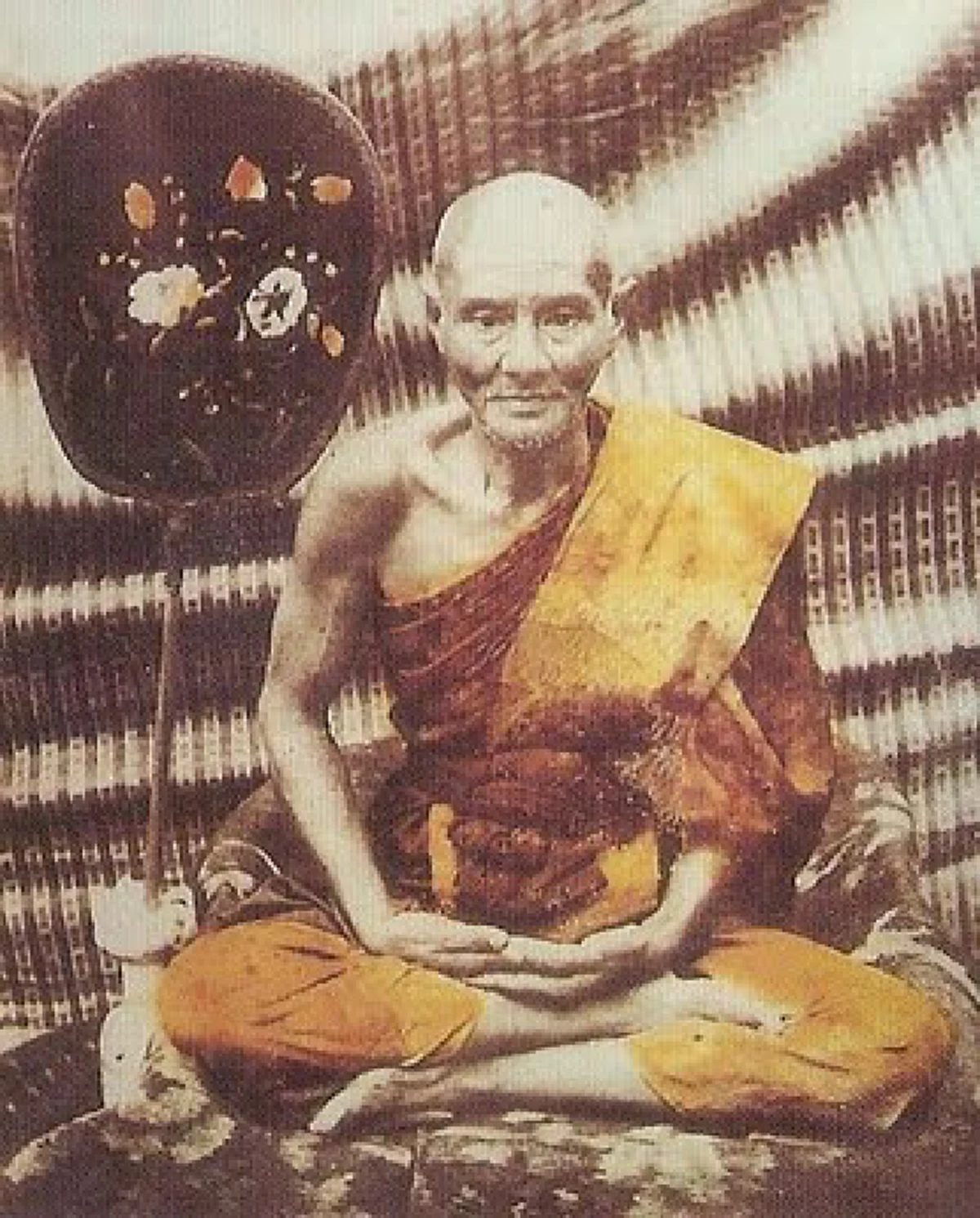 อึ้งไปเลย!! วิธีปลุกเสก "แหวนพิรอด" ของ "หลวงปู่ยิ้ม วัดหนองบัว" หลังปลุกเสกเสร็จโยนเข้ากองไฟ เพื่อทดสอบความศักดิ์สิทธิ์ ! อันไหนไม่ไหม้ เป็นอันใช้ได้