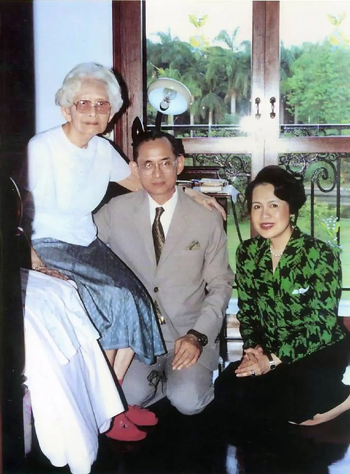 สื่อนอก แผยแพร่บทความ พ่อหลวงทรงทิ้งมรดกที่แท้จริงให้แก่ประชาชนชาวไทย คือแรงบันดาลใจที่เต็มไปด้วยคุณงามความดี (รายละเอียด)