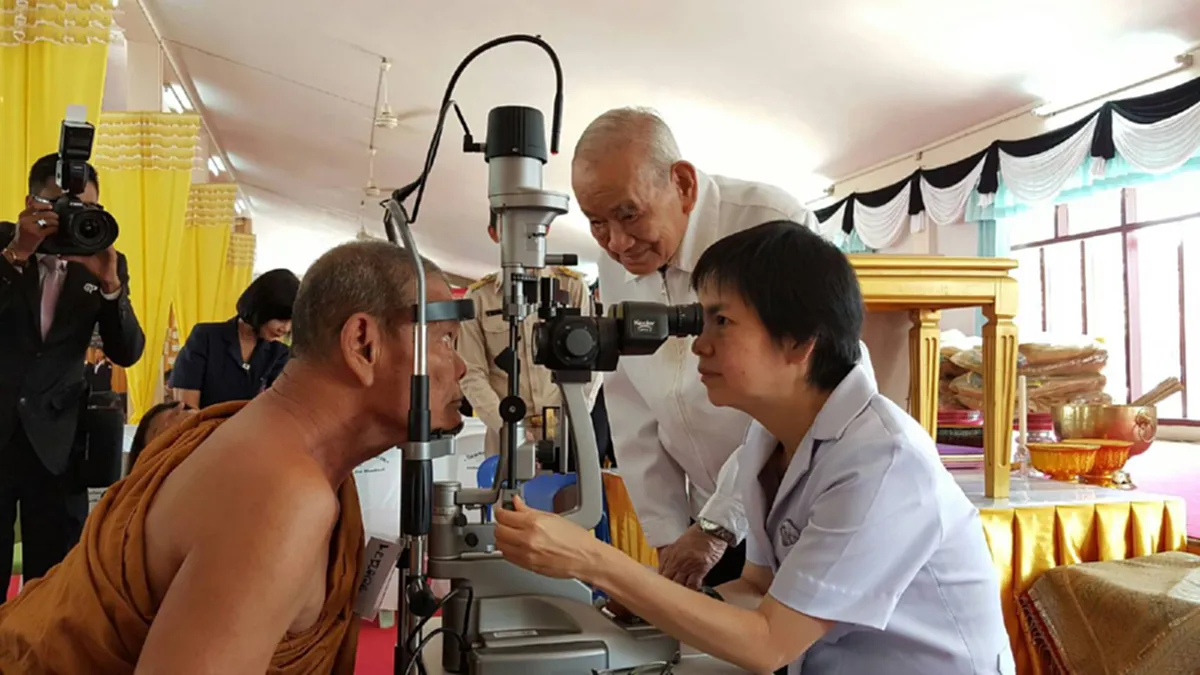 เลขาฯสภากาชาด เปิดโครงการคลินิกจักษุศัลยกรรมเคลื่อนที่ แก่ภิกษุสงฆ์ แม่ชี ที่วัดสิงห์ จ.ชัยนาท