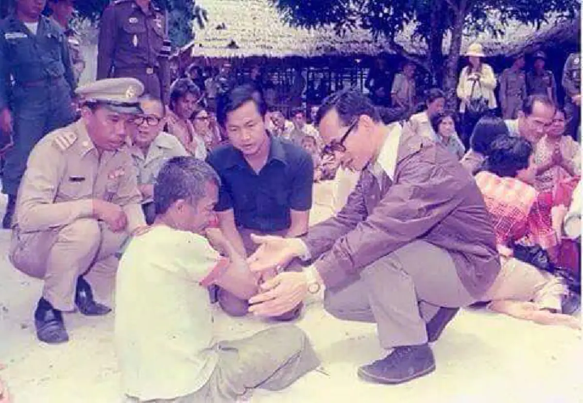 สุดซาบซึ้งทุกครั้งที่ได้อ่าน! "พระราชาผู้เป็นหนึ่งเดียวในโลก..พระราชาที่ทรงงานหนักเพื่อประชาชน" ที่สุดในพระมหากรุณาธิคุณ