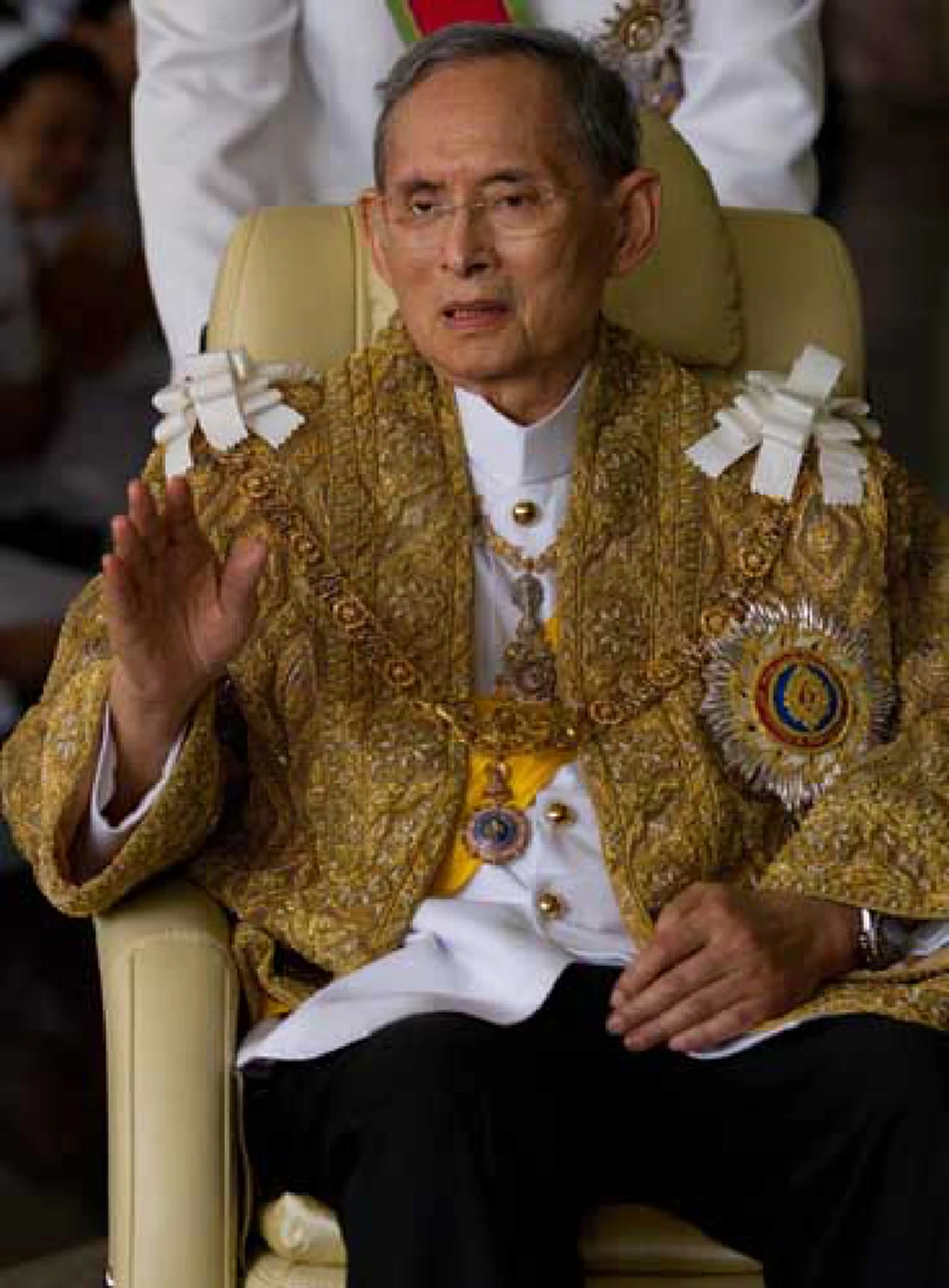 โพลล์ระบุพสกนิกรจำขึ้นใจ "ในหลวงรัชกาลที่ 9" ภาพติดตา "โบกพระหัตถ์ทักทายประชาชน"