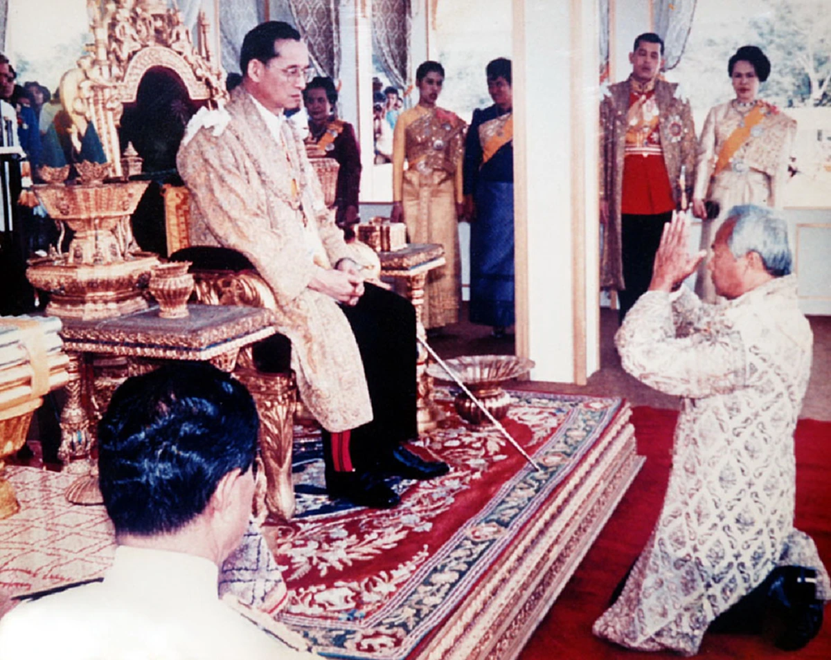 พระมหากรุณาธิคุณของสมเด็จพระเจ้าอยู่หัว  ตรัสถึงพล.อ.เปรมว่า  "ป๋า"  เสมือนการเชิดชูเกียรติที่มีคุณค่ายิ่งแก่ "อดีตผบ.ทหารม้า" และกองทัพไทย