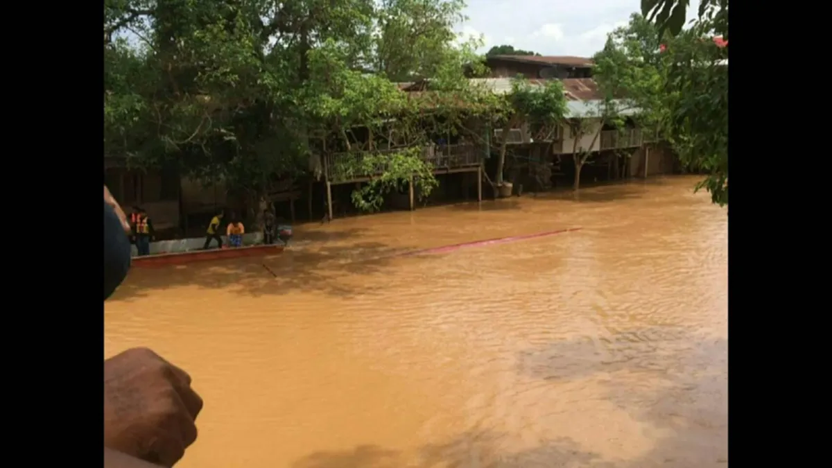 สุดระทึก!! แข่งพายเรือหน้าวัด ทวนน้ำกระแสแรง เรือล่ม 3 ลำ หักกลาง 1 ลำ เดชะบุญไม่มีคนเจ็บหรือตาย