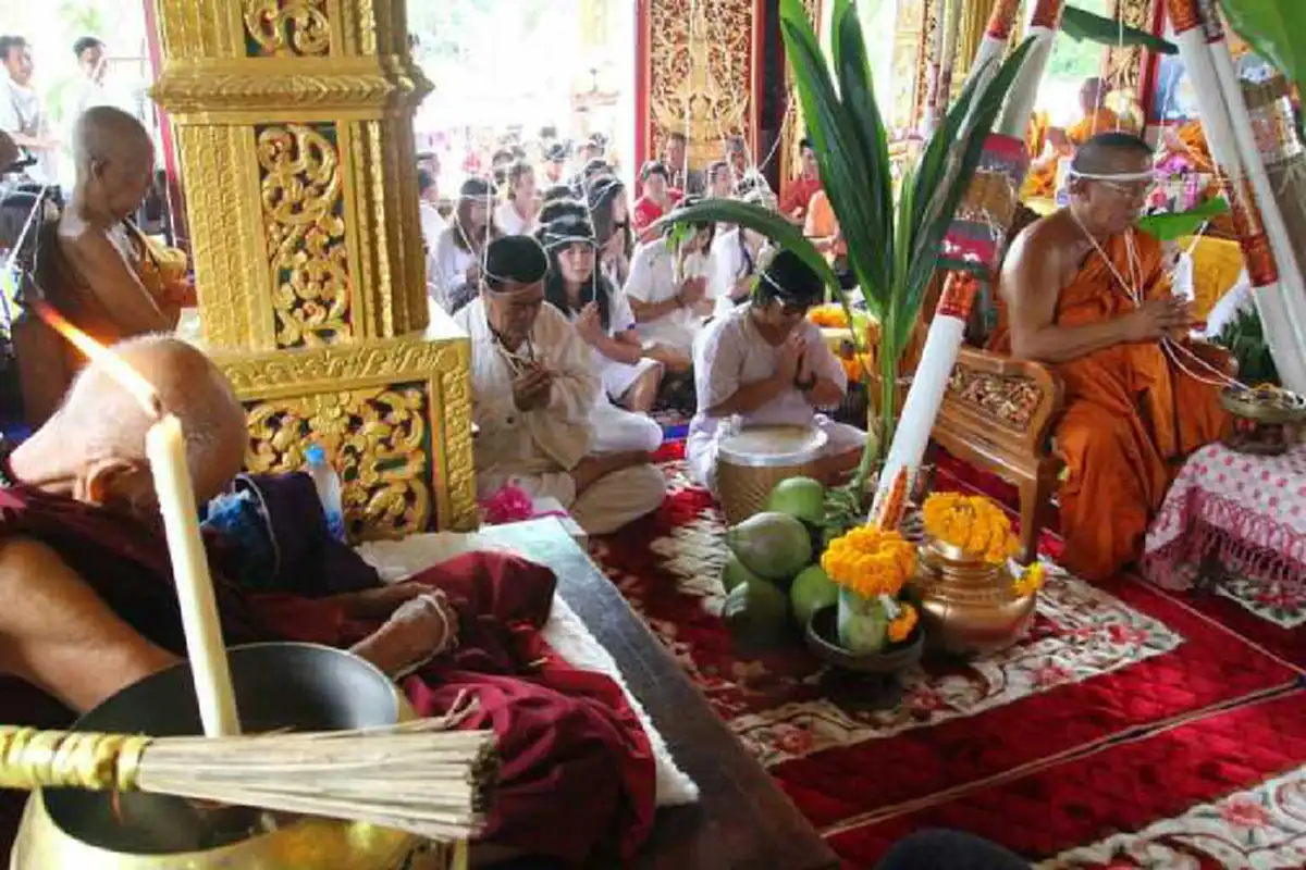 สาธุๆ !!! สาธุชนหลั่งไหลร่วมงานอายุวัฒนมงคล เจ้าอาวาสวัดพระธาตุดอยคำ งานนี้คอหวยไม่ควรพลาดมีเลขเด็ดให้ลุ้นด้วย