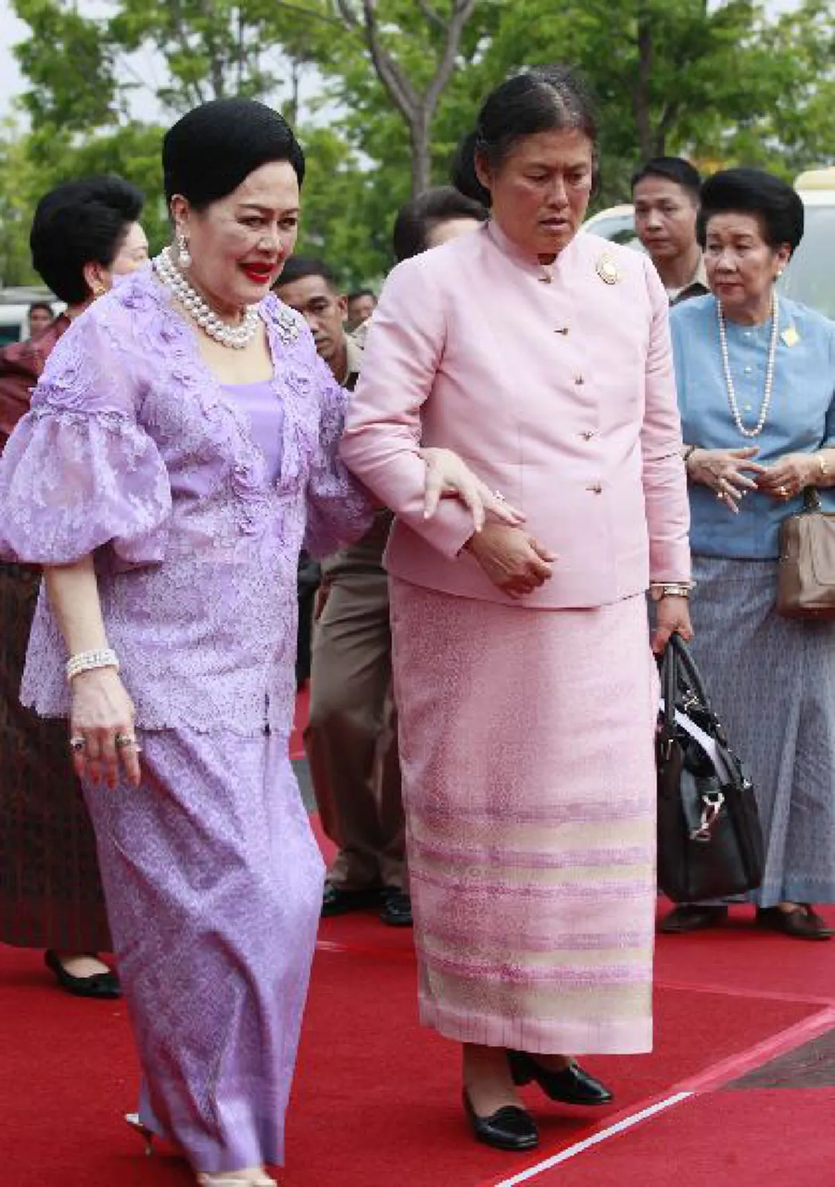 แม่โกรธลูกไม่ลง!! เรื่องราวสุดประทับใจเมื่อ "สมเด็จพระเทพฯ" ตรัสถึง "สมเด็จแม่" (สมเด็จพระราชินีฯ) ครั้งทรงสอนพระองค์จนกริ้ว!!