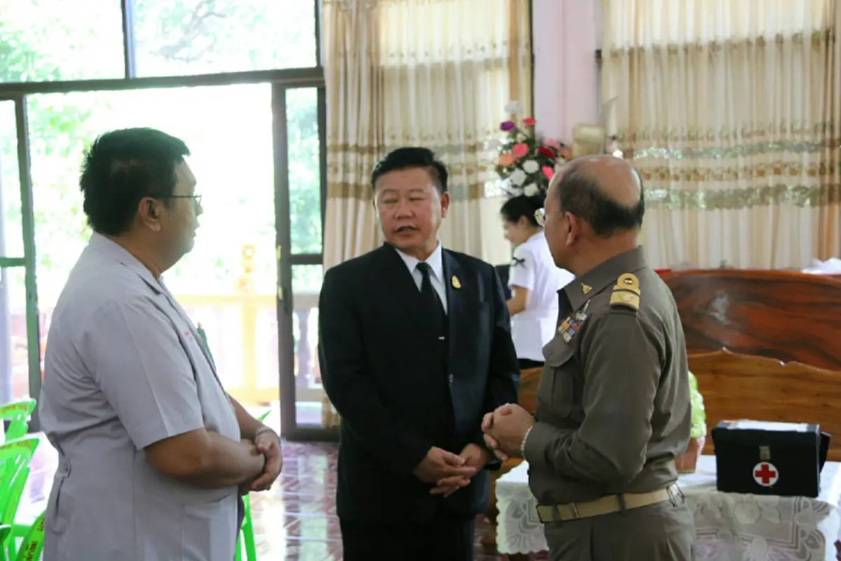 หน่วยแพทย์พระราชทาน ในสมเด็จพระเทพฯ ให้บริการตรวจรักษาแก่ประชาชน ตำบลชีน้ำร้าย จังหวัดสิงห์บุรี