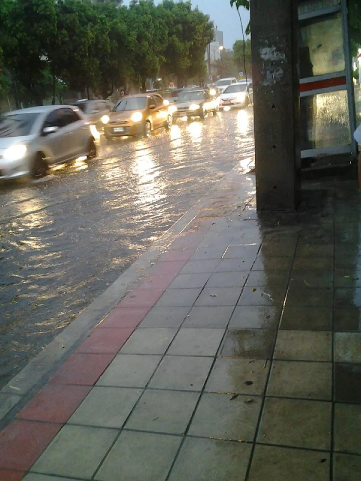 ฝนมาแล้ว!! กรุงเทพฯช่วงเย็น-ค่ำฝนตก