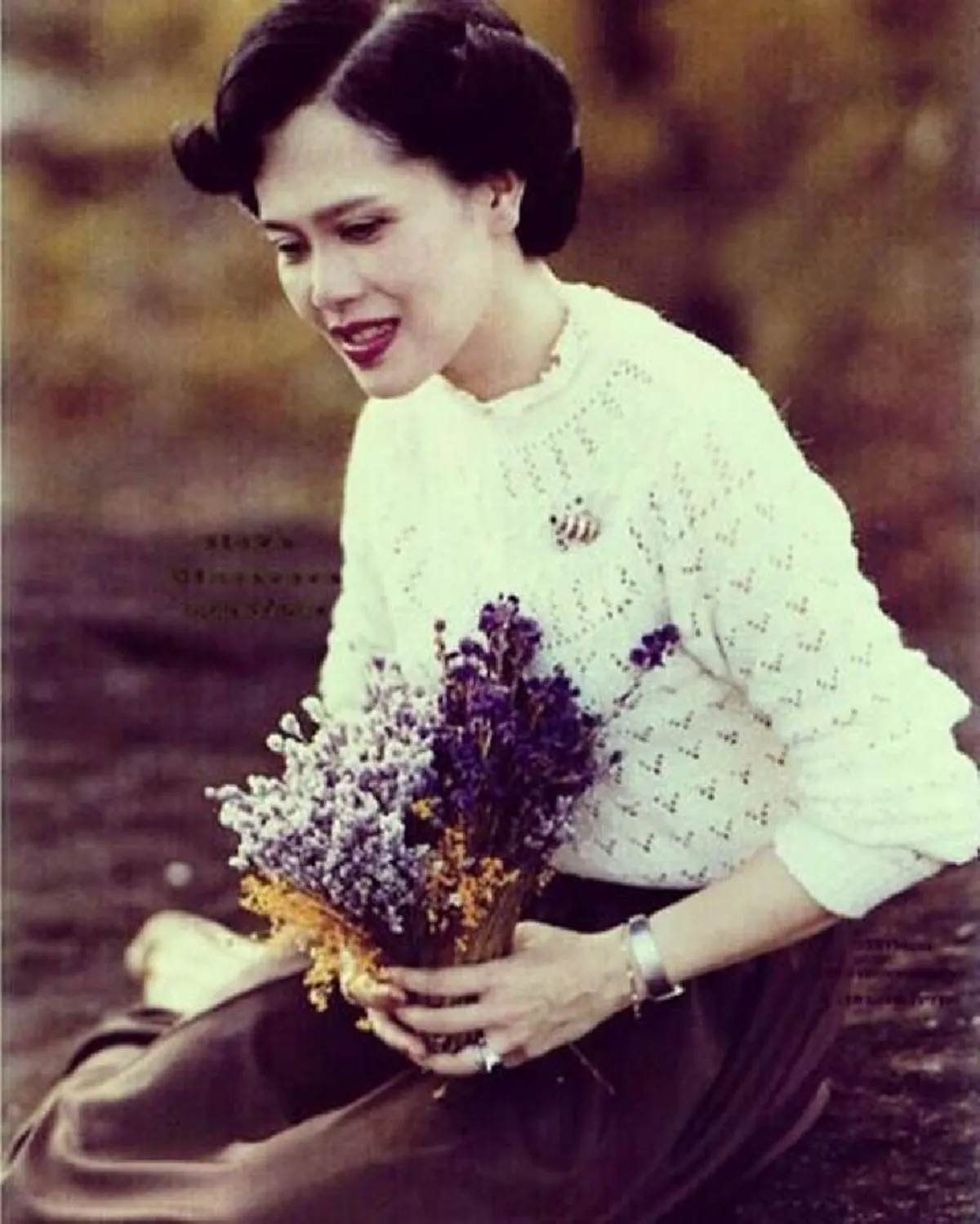 พระราชอารมณ์ขัน ร.9 ทรงหยอกพระราชินี ที่มาของชื่อพระราชทาน ดอกไม้ป่าแสนงามนาม สิริฉงน