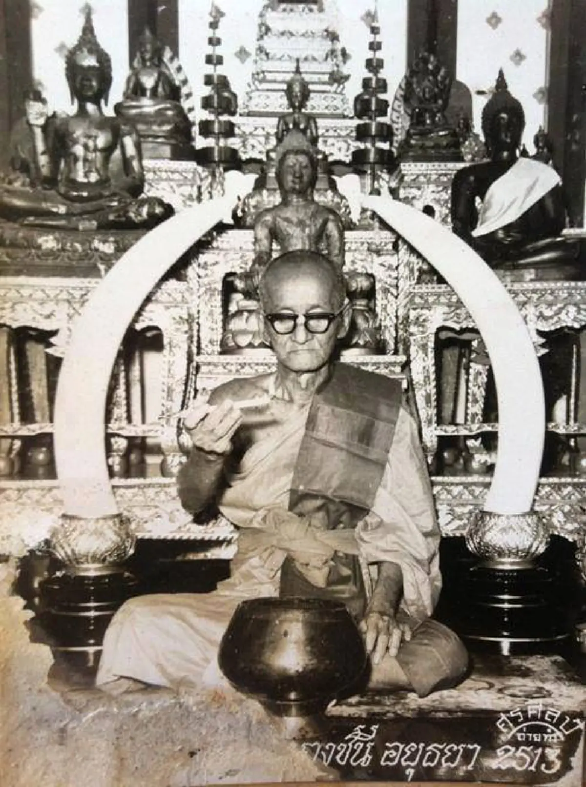 สาธุ..อิทธิฤทธิ์"หลวงพ่อโบ วัดโคกหิรัญ" เสกทรายไว้โรยรอบบ้าน! ผู้ร้ายงง!? หาบ้านไม่เจอ เจอแต่ป่า!!