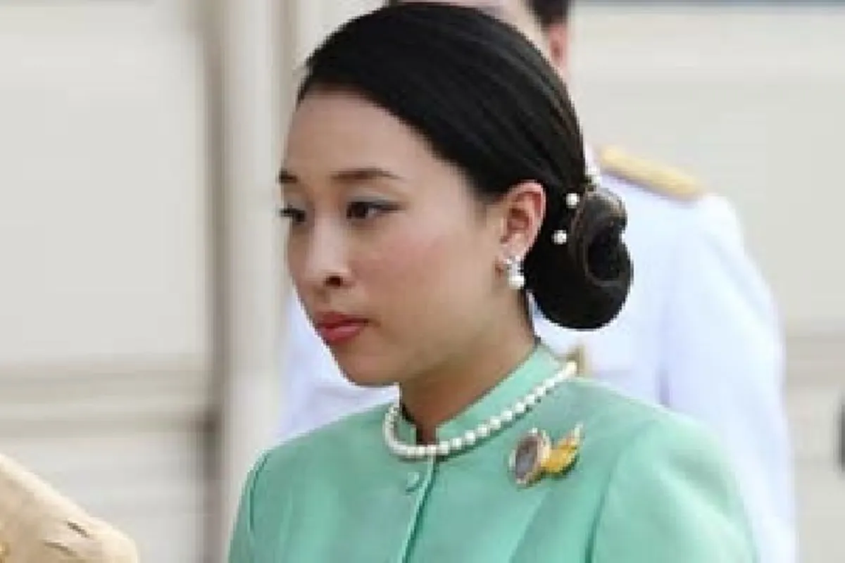  สุดปลื้มปีติ! (ชมคลิป)พระองค์ภาฯ เข้ากราบนมัสการหลวงตามหาบัว เมื่อปี ๒๕๕๑ 