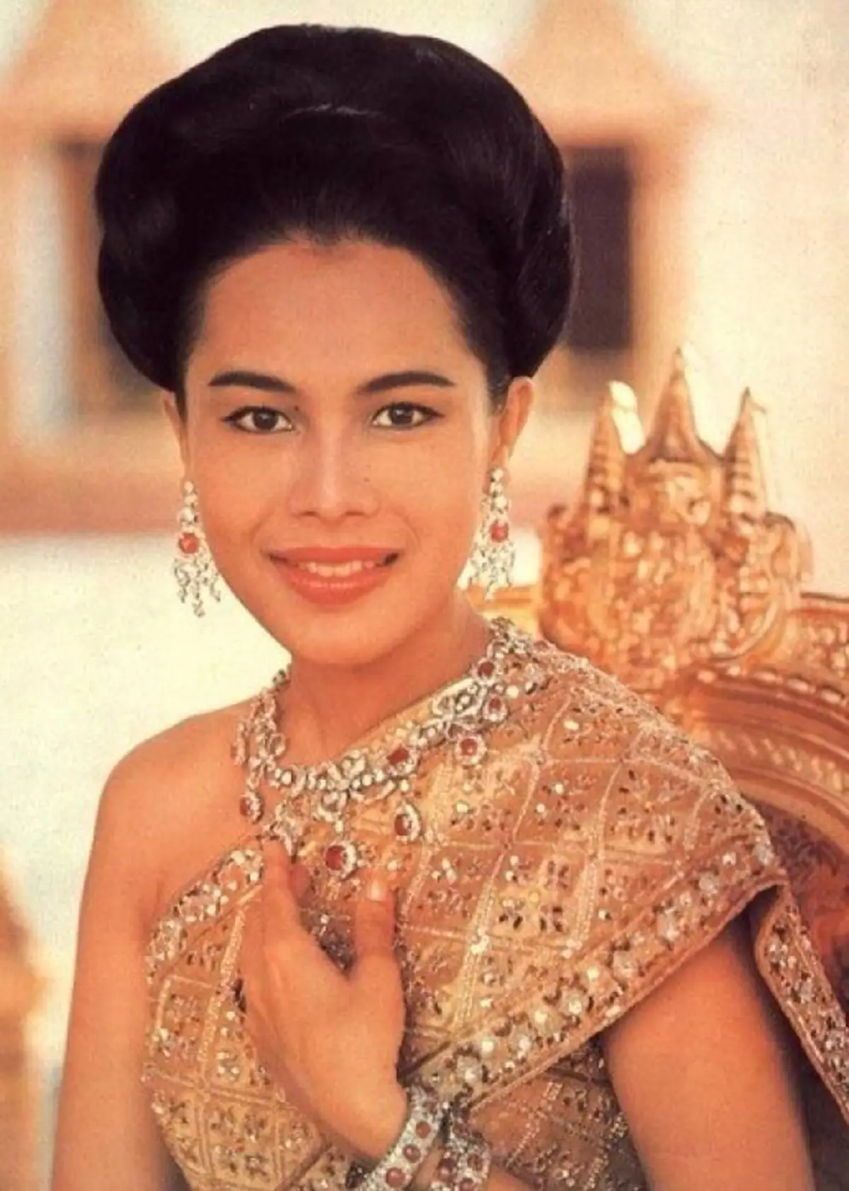 จารึกไว้ในหล้า "Queen Sirikit" ราชินีแห่งสยาม "ผู้งดงามที่สุดในโลก" (ชมภาพ)