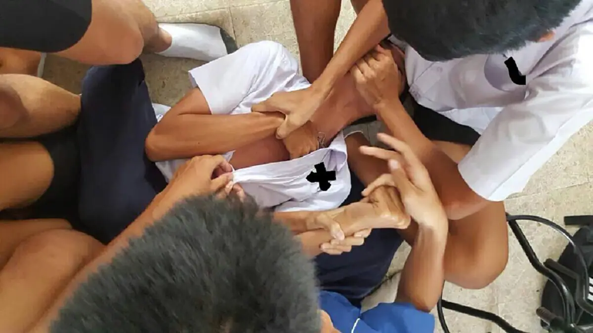 โลกออนไลน์ด่ายับ !!! ภาพ เมื่อกะเทยห้องกูโดนข่มขืน #งุ้งงิ้ง ซัดไม่ใช่เรื่องตลก