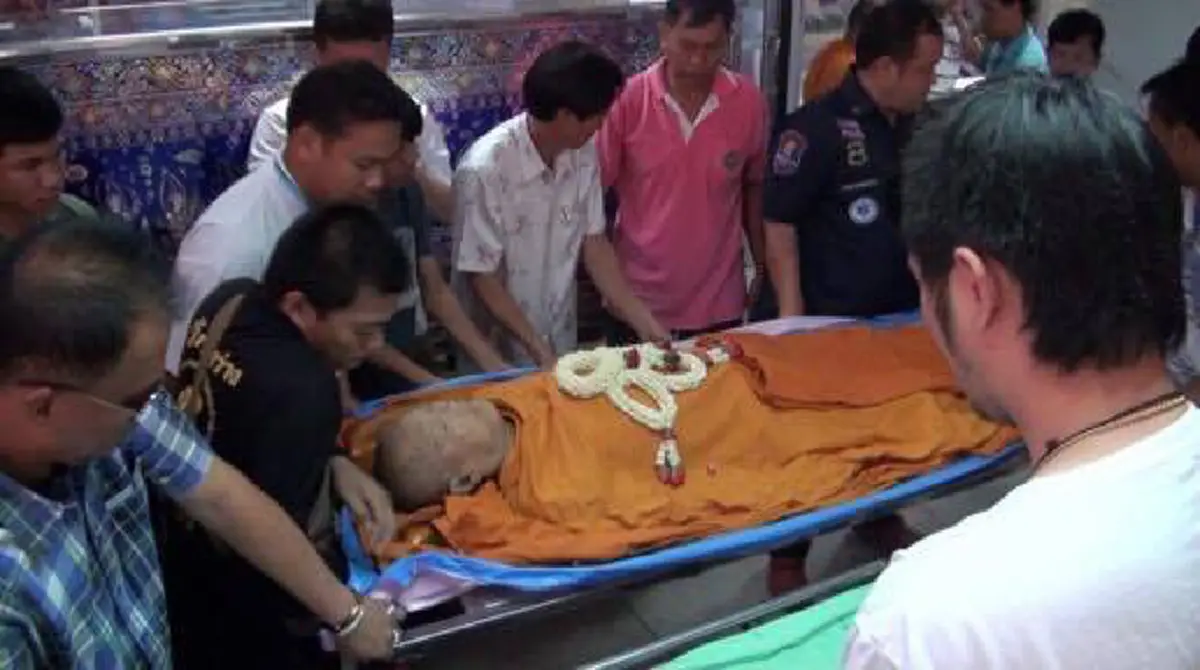 สิ้น!! "หลวงปู่เฮียง" เกจิดังแห่งภาคตะวันออกแล้ว ด้วยอาการหัวใจเฉียบพลัน ศิษยานุศิษย์เข้ากราบคาราวะเป็นครั้งสุดท้ายล้นหลาม!!(มีภาพ)