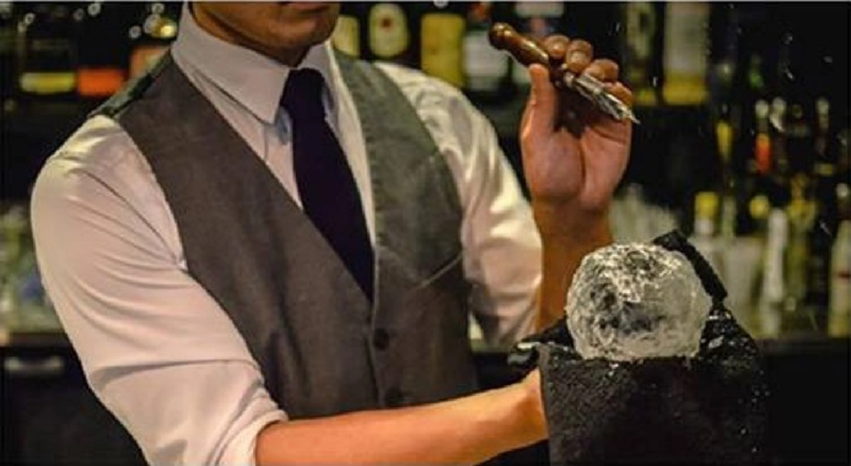 โครตเจ๋ง!! "ไอซ์บอล" น้ำแข็งละลายช้าที่สุดในโลก พร้อมบอกวิธีทำสุดง่ายแบบนี้?? (มีคลิป)