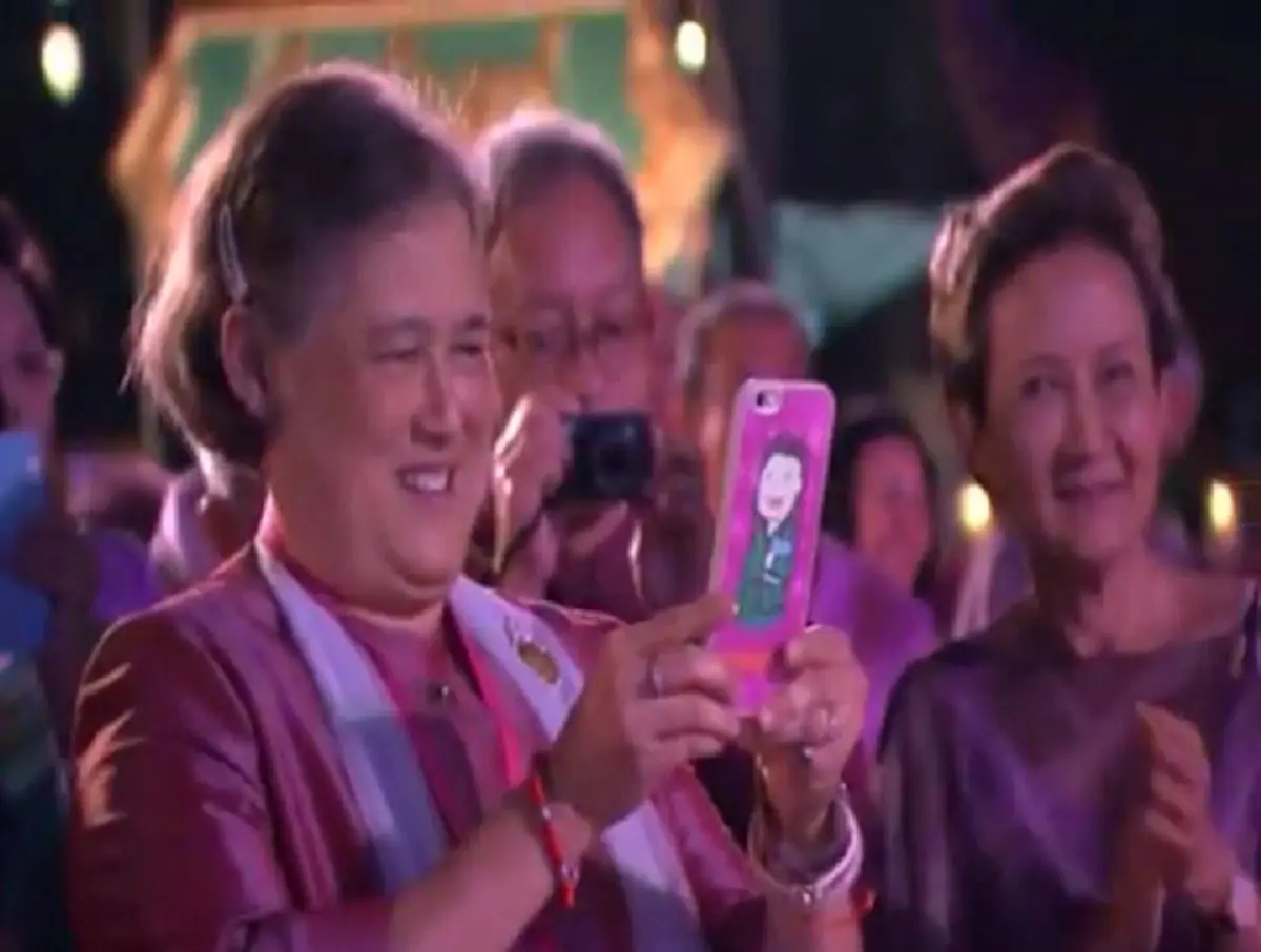 ใครบอกฉันชอบกล้วยไข่... ฉันชอบกล้วยน้ำว้าย่ะ อีกหนึ่งพระราชอารมณ์ของสมเด็จพระเทพฯ เมื่อครั้งทรงดูคอนเสิร์ตหน้าพระที่นั่งศาลาดุสิดาลัย