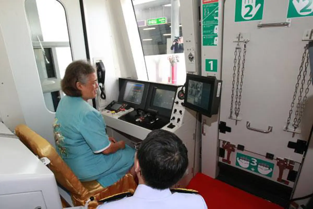 ปลื้มปิติ!! สมเด็จพระเทพฯ เสด็จฯทรงเปิดรถไฟฟ้าสายสีม่วง "ฉลองรัชธรรม" อย่างเป็นทางการ พร้อมประทับรถไฟฟ้าพระที่นั่ง (มีภาพ)