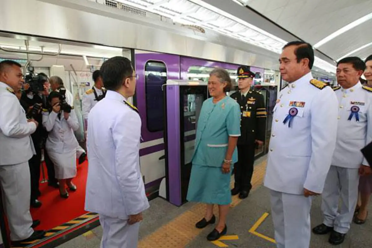 ปลื้มปิติ!! สมเด็จพระเทพฯ เสด็จฯทรงเปิดรถไฟฟ้าสายสีม่วง "ฉลองรัชธรรม" อย่างเป็นทางการ พร้อมประทับรถไฟฟ้าพระที่นั่ง (มีภาพ)