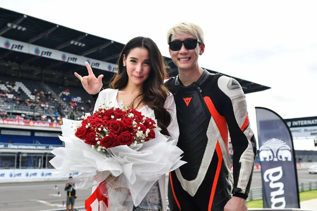 ย้อนเส้นทางรัก "แพท ณปภา - เบนซ์ เรซซิ่ง " ก่อน ตร.สั่งอายัดทรัพย์สินทั้งหมด หลังมีส่วนเกี่ยวข้องกับแก๊งค้ายา "ไซซะนะ"