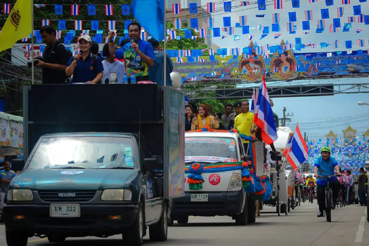 (ประมวลภาพ) บรรยากาศความสุข!! "น้องแนน" ฮีโร่ยกน้ำหนักเหรียญทอง ริโอ เกมส์ กลับบ้านเกิดชุมพร!! 