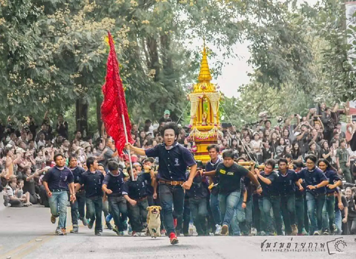 เตี้ยหมาเซเลปมช.!!สับขาวิ่งเข้าโค้งสปิริตในประเพณีรับน้องขึ้นดอย (ชมภาพ) 
