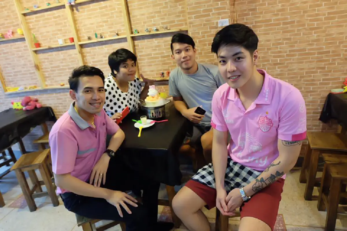 สาวๆหาพิกัด ด่วน!! พ่อค้า "หน้าหล่อ" เจ้าของร้านดัง ใกล้กรุงเทพฯ หิวเมื่อไหร่ก็แวะมา.. รับรองติดใจ!!