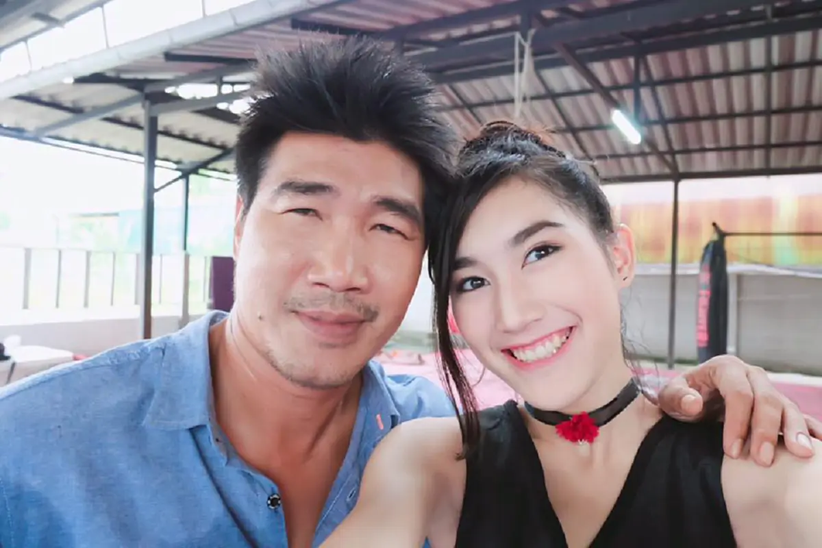 สวยไม่ได้โม้ !!! "สมรักษ์ คำสิงห์"  ไฟเขียวส่งน้องเบสคนสวย ประกวดมิสทีนไทยแลนด์ 2016 ชมภาพเลยลูกสาวนักมวยมีดีไม่แพ้ใคร!! (ภาพ)